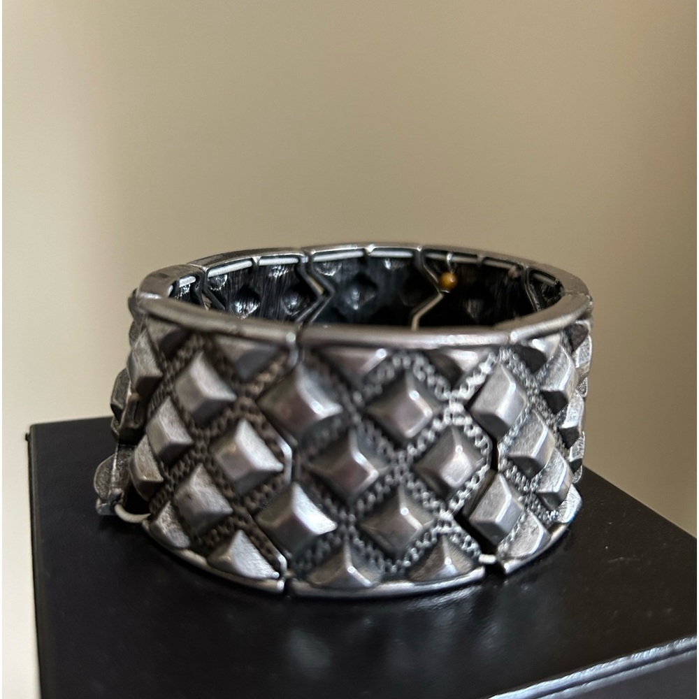 Fashionable Steel gray/silver stretchy bracelet